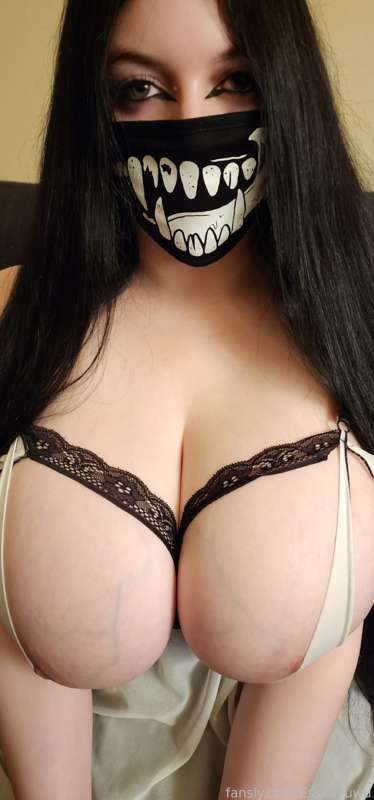 @Esskayuwu